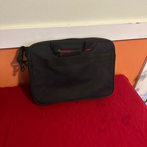 Case Logic Laptop Bag - Picture 2 of 3